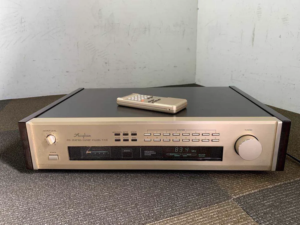 Accuphaseのステレオチューナー（買取品の一例）