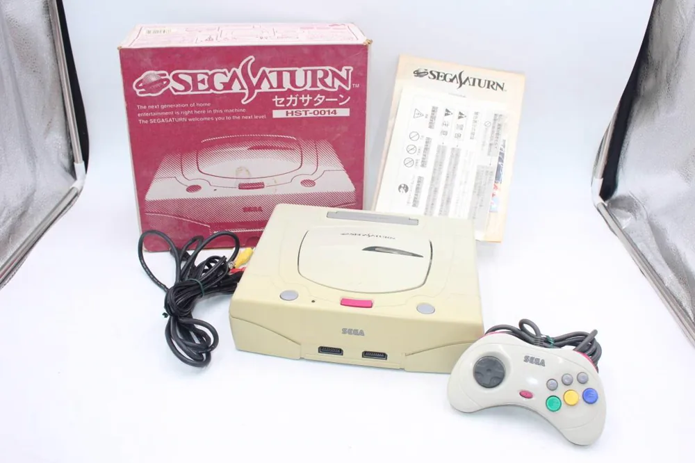 箱・説明書付きセガサターンの買取品（一例）