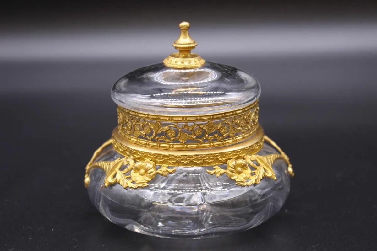 金彩装飾クリスタル小箱の買取品（一例）